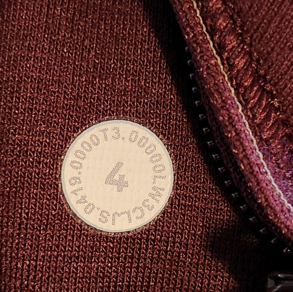 Lululemon Warm Stabilizer 1/2 Zip HoodieGarnet. Size 4 - Picture 16 of 16